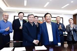 日媒：梅西改变了场上气氛，下半场中途出战球迷纷纷起立迎接